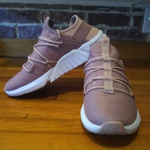 Martin Performance Sneakers in Orchid